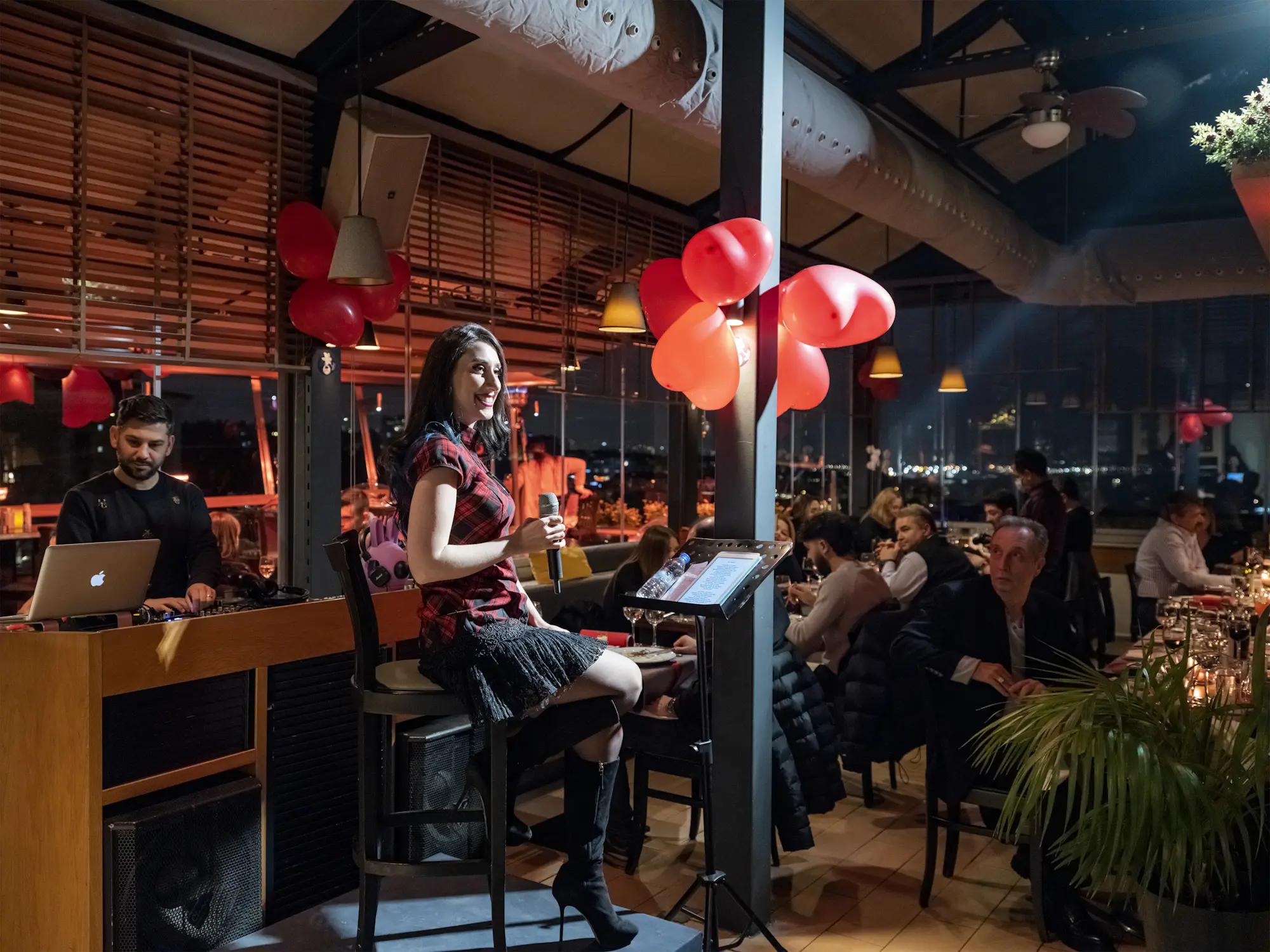 Enjoy the evening with world music and experience unforgettable moments at Litera.
